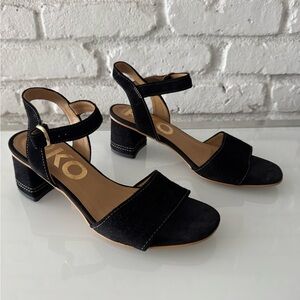 Chic Black Block Heel Sandals